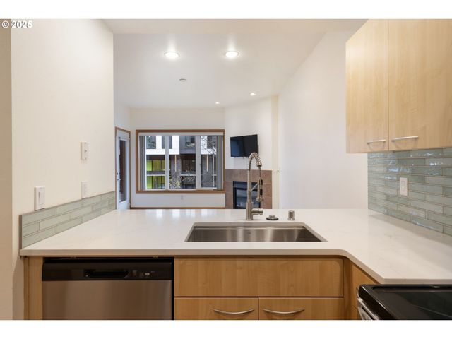 300 W 8TH St 220, Vancouver, WA 98660