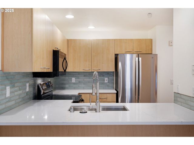 300 W 8TH St 220, Vancouver, WA 98660