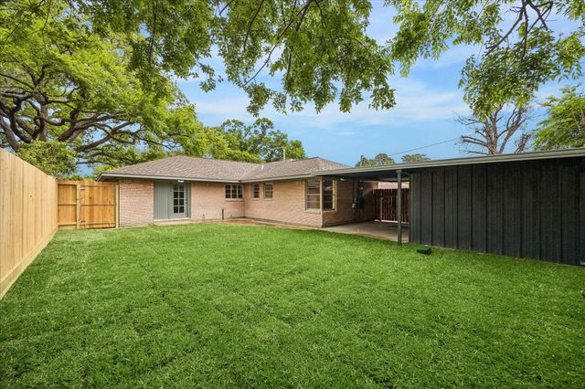 2203 Bron Holly Drive, Houston, TX 77018