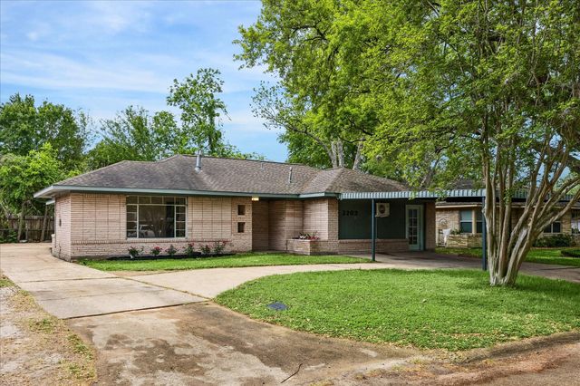 2203 Bron Holly Drive, Houston, TX 77018