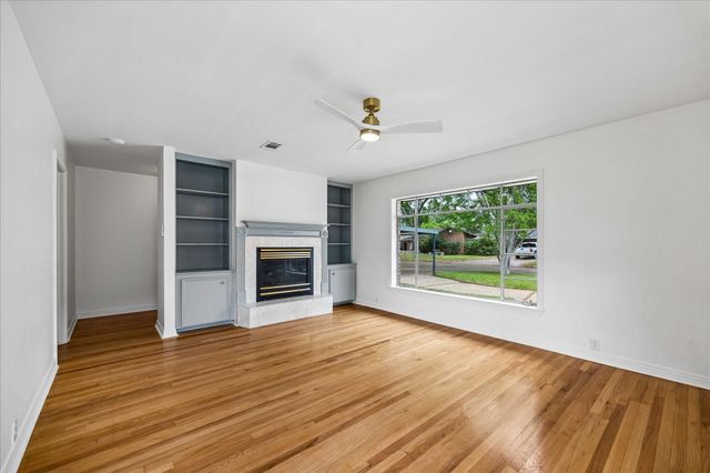 2203 Bron Holly Drive, Houston, TX 77018