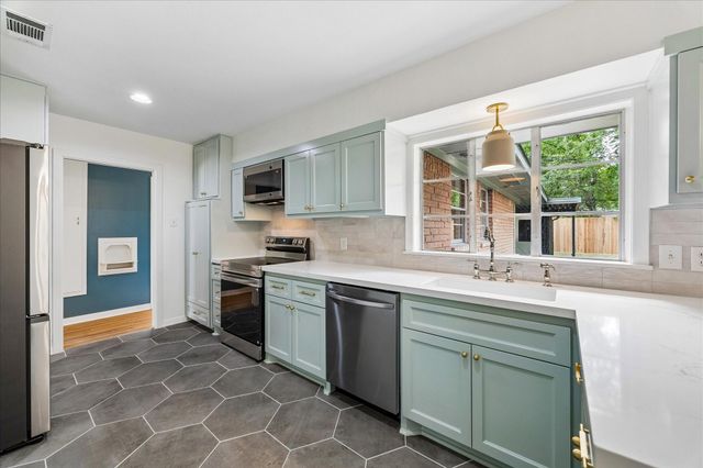 2203 Bron Holly Drive, Houston, TX 77018