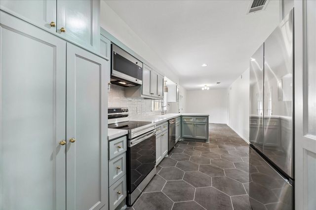 2203 Bron Holly Drive, Houston, TX 77018