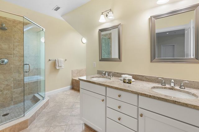 38 Courtyard Pl, Lexington, MA 02420