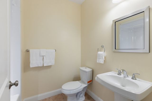 38 Courtyard Pl, Lexington, MA 02420