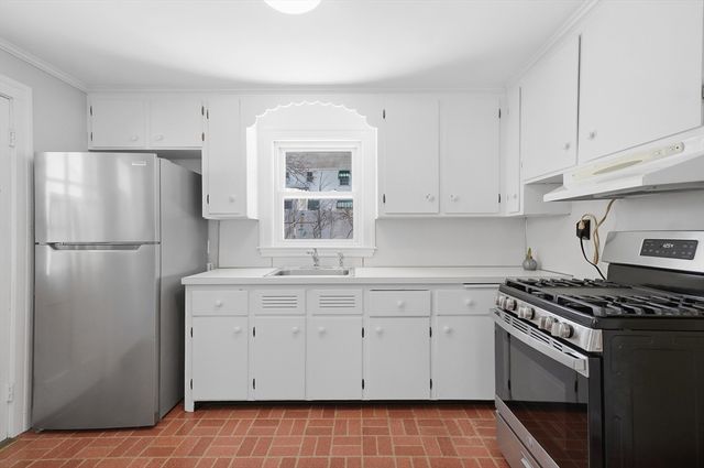 67 Longfellow Rd, Watertown, MA 02472