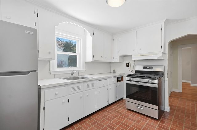 67 Longfellow Rd, Watertown, MA 02472