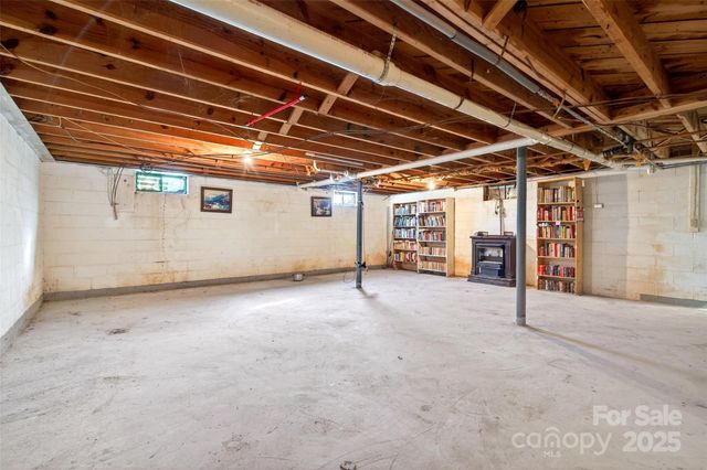 106 Chapel Street, Spruce Pine, NC 28777