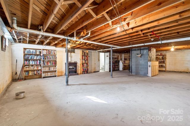 106 Chapel Street, Spruce Pine, NC 28777