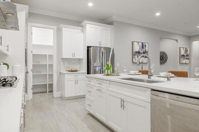 2929 Cammie Ln, Lodi, CA 95242