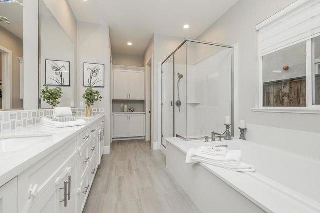 2929 Cammie Ln, Lodi, CA 95242