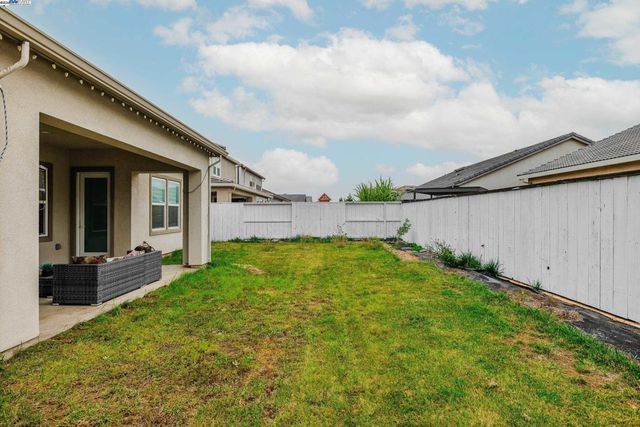 2929 Cammie Ln, Lodi, CA 95242