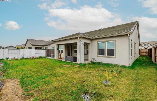2929 Cammie Ln, Lodi, CA 95242