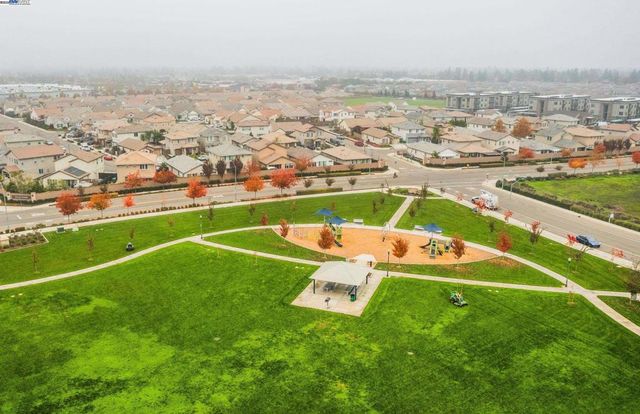 2929 Cammie Ln, Lodi, CA 95242