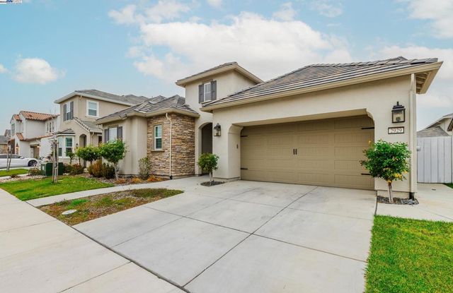 2929 Cammie Ln, Lodi, CA 95242