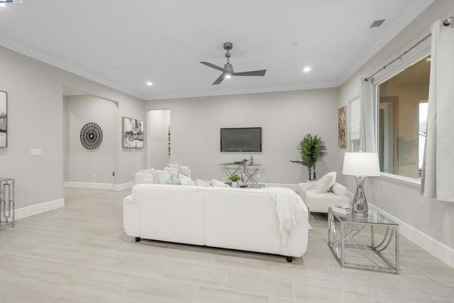 2929 Cammie Ln, Lodi, CA 95242