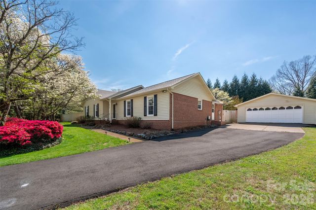 4932 Foxden Court, Charlotte, NC 28227