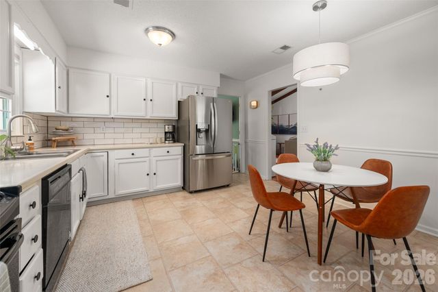 4932 Foxden Court, Charlotte, NC 28227