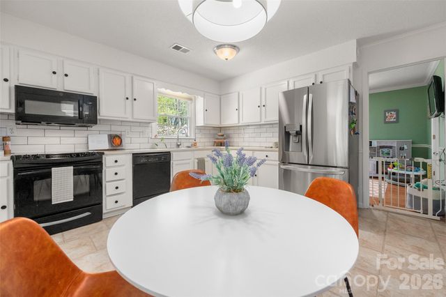 4932 Foxden Court, Charlotte, NC 28227