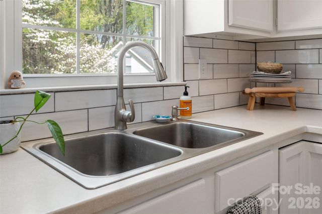 4932 Foxden Court, Charlotte, NC 28227