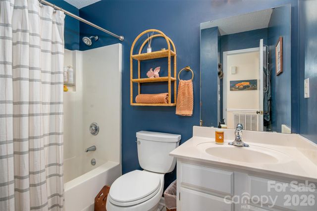 4932 Foxden Court, Charlotte, NC 28227