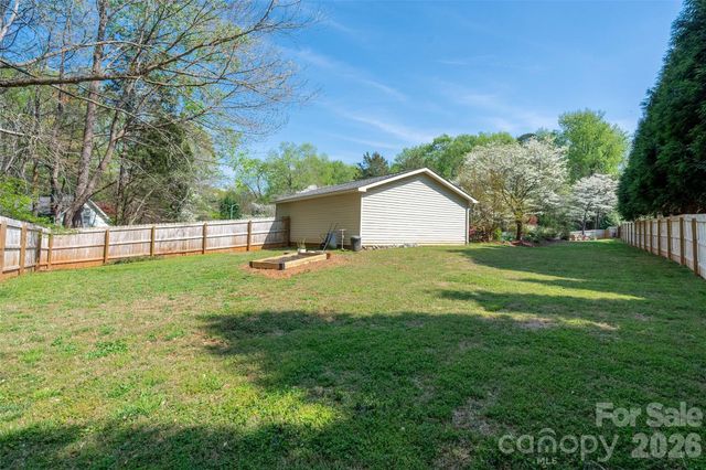 4932 Foxden Court, Charlotte, NC 28227