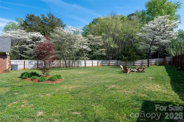 4932 Foxden Court, Charlotte, NC 28227