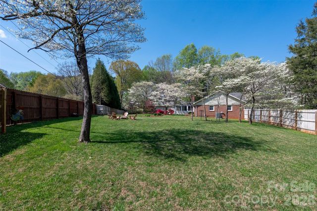 4932 Foxden Court, Charlotte, NC 28227