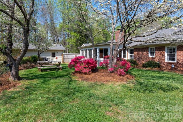 4932 Foxden Court, Charlotte, NC 28227