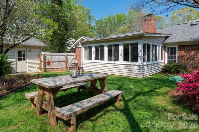 4932 Foxden Court, Charlotte, NC 28227