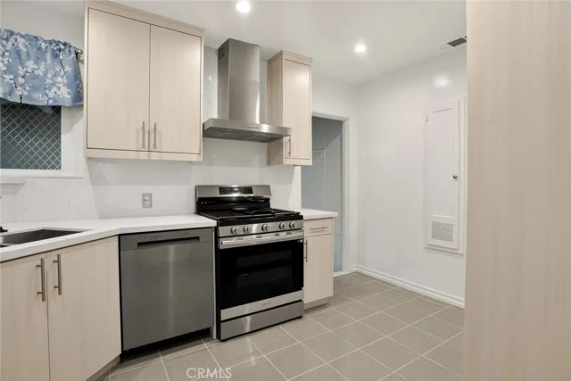 1527 N Avon, Burbank, CA 91505