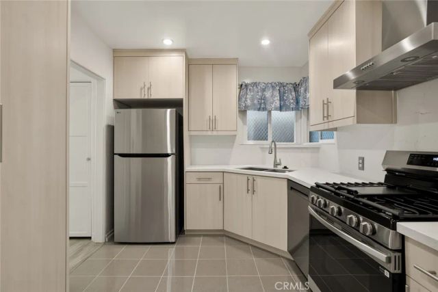 1527 N Avon, Burbank, CA 91505