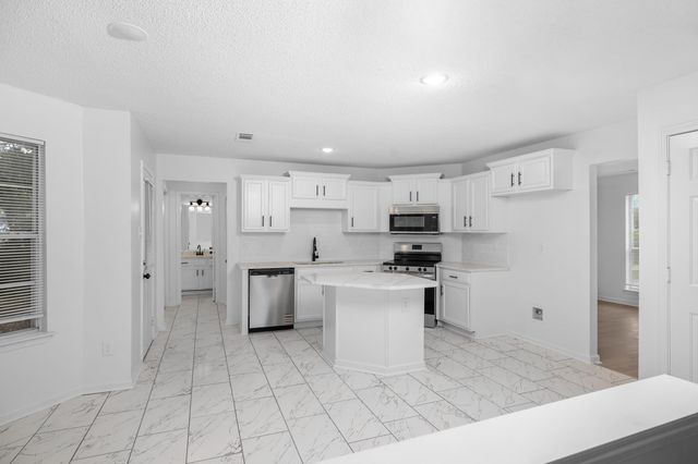265 OAKSEDGE DR, Oakland, TN 38060