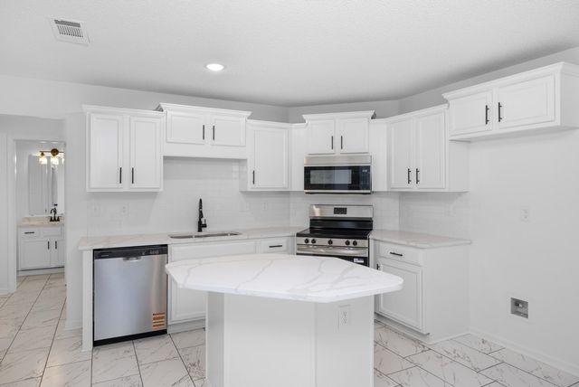 265 OAKSEDGE DR, Oakland, TN 38060