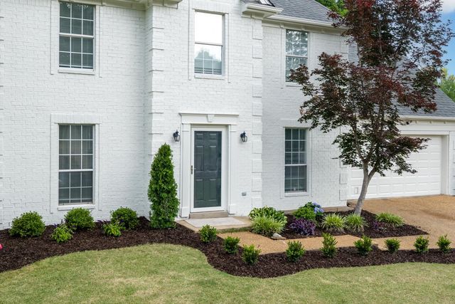 265 OAKSEDGE DR, Oakland, TN 38060