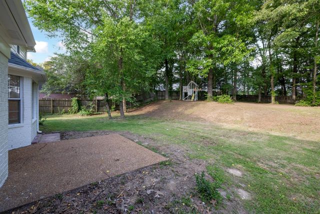 265 OAKSEDGE DR, Oakland, TN 38060