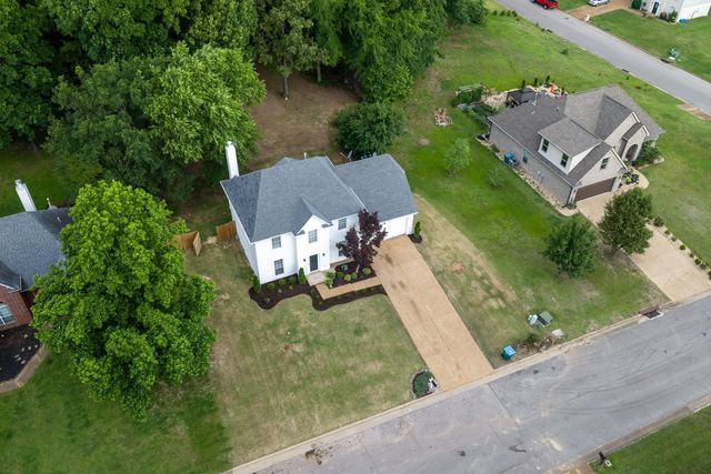 265 OAKSEDGE DR, Oakland, TN 38060