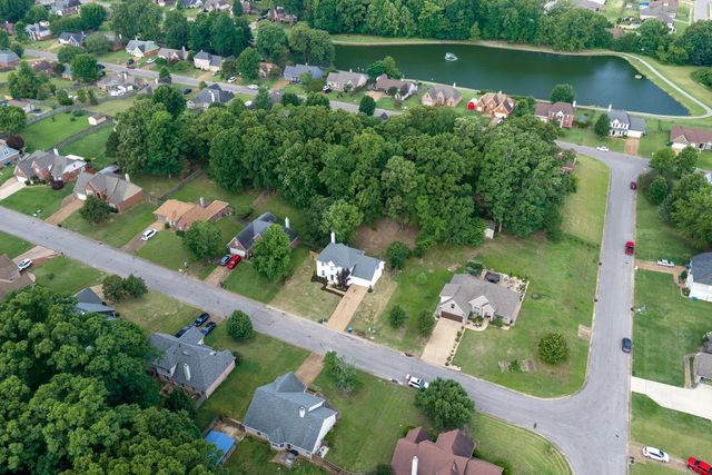 265 OAKSEDGE DR, Oakland, TN 38060