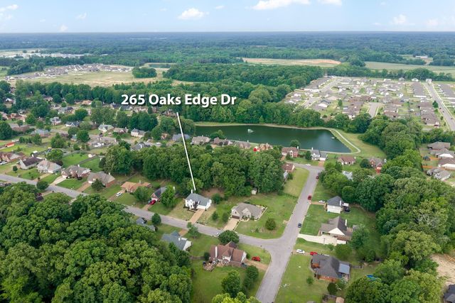 265 OAKSEDGE DR, Oakland, TN 38060