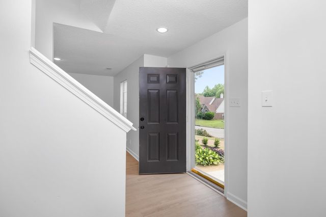 265 OAKSEDGE DR, Oakland, TN 38060
