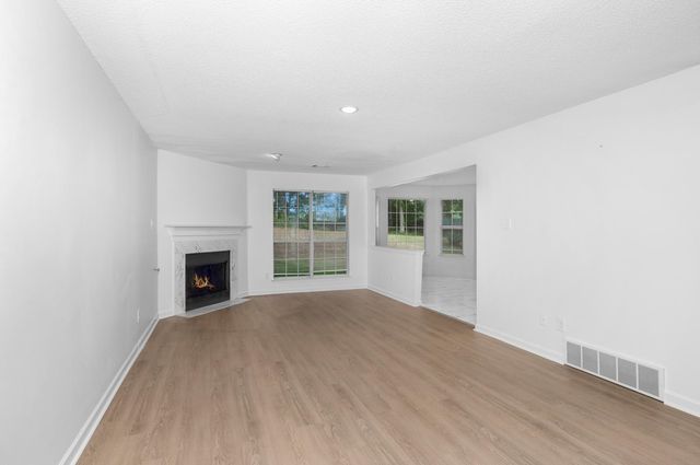 265 OAKSEDGE DR, Oakland, TN 38060
