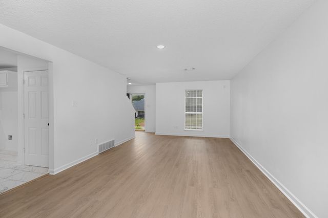 265 OAKSEDGE DR, Oakland, TN 38060