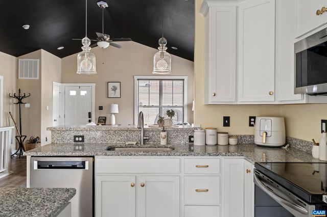 138 FOREST RIDGE LN, Scottsville, VA 24590