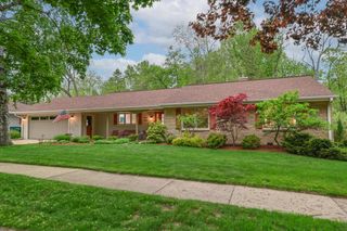 W57N783 Hawthorne AVENUE, Cedarburg, WI 53012