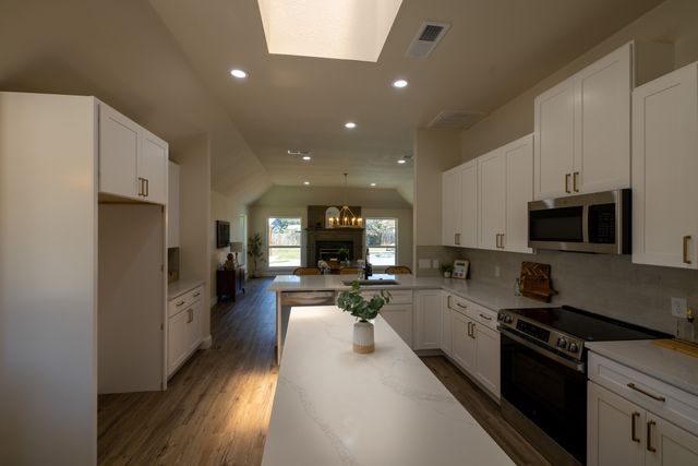 612 Aqua Vista Drive, Granbury, TX 76049