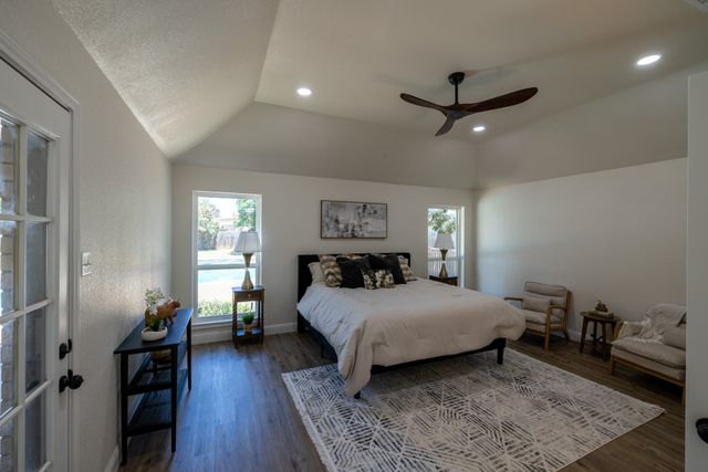 612 Aqua Vista Drive, Granbury, TX 76049