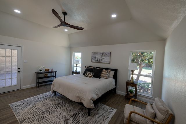 612 Aqua Vista Drive, Granbury, TX 76049