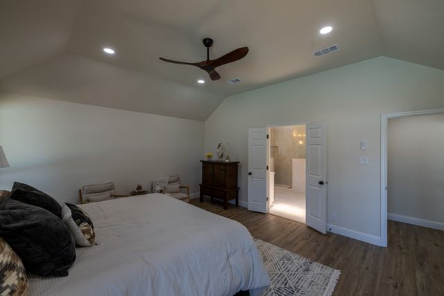 612 Aqua Vista Drive, Granbury, TX 76049