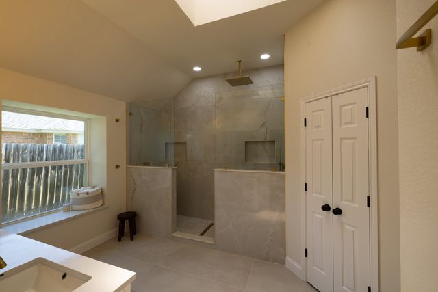 612 Aqua Vista Drive, Granbury, TX 76049