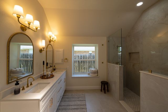 612 Aqua Vista Drive, Granbury, TX 76049
